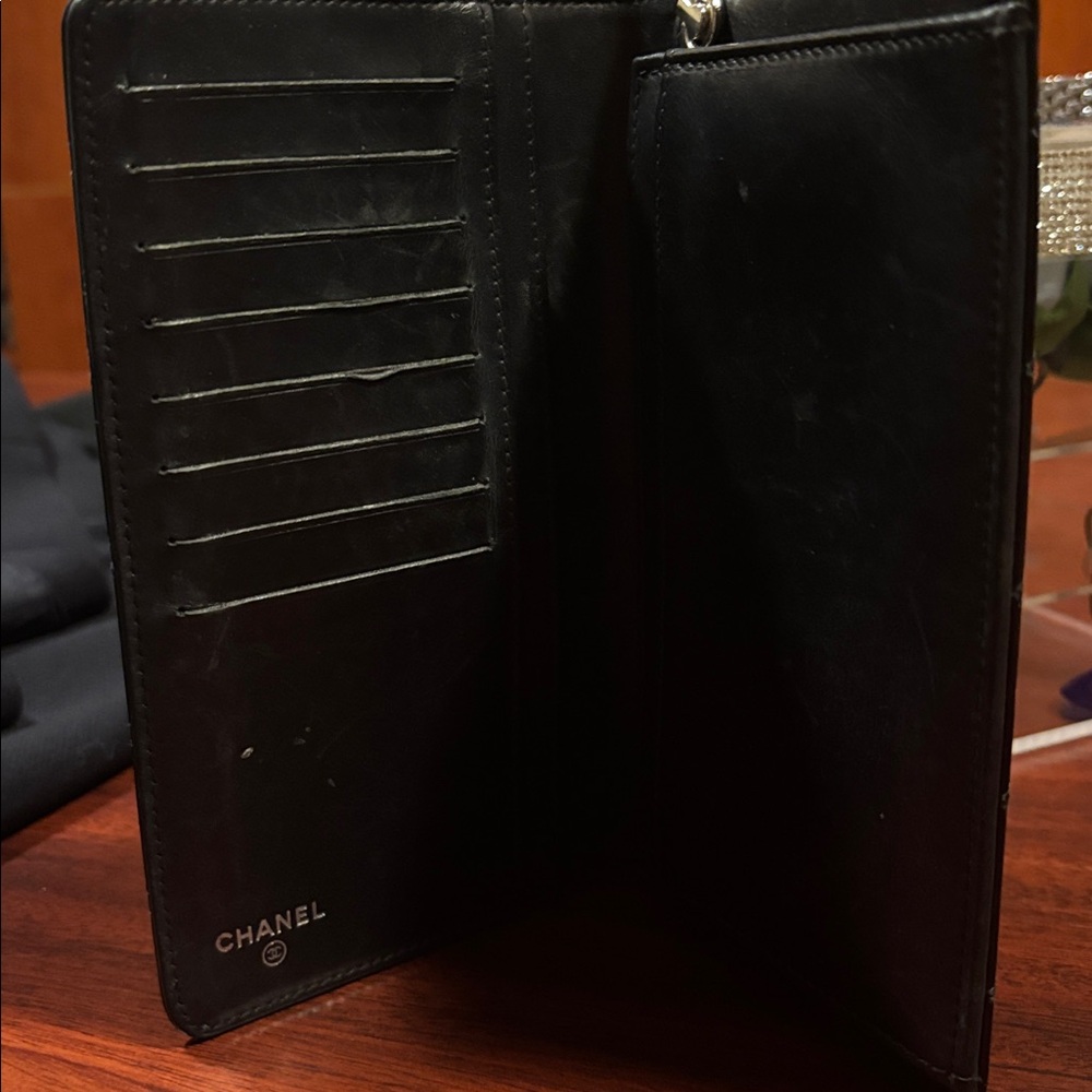 CHANEL Black Patent Quilted Clutch - Picture 2 of 5